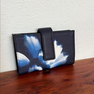 Simply Vera Vera Wang Nova RFID-Blocking Card Case Blue and White Floral Wallet